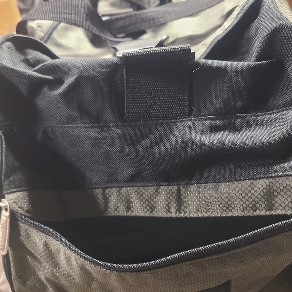 Chrysler PT Cruiser limited Edition Dufflebag - Picture 4 of 6